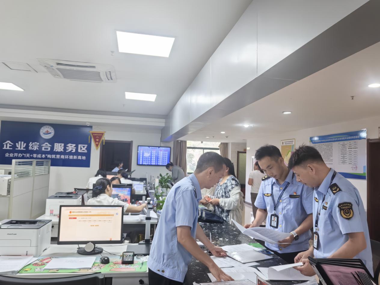 南城縣市場監(jiān)督管理局創(chuàng)新服務模式 “沉浸式”體驗辦事流程，優(yōu)化服務“零距離”助力企業(yè)發(fā)展
